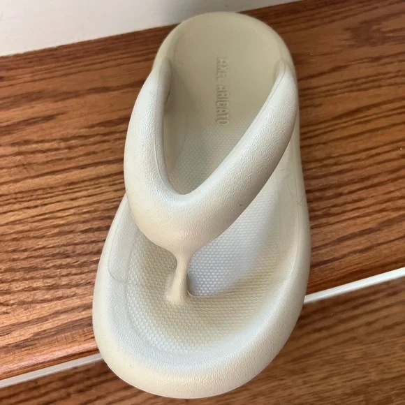 Axel Arigato Off-White Shoe - Picture 3 of 8